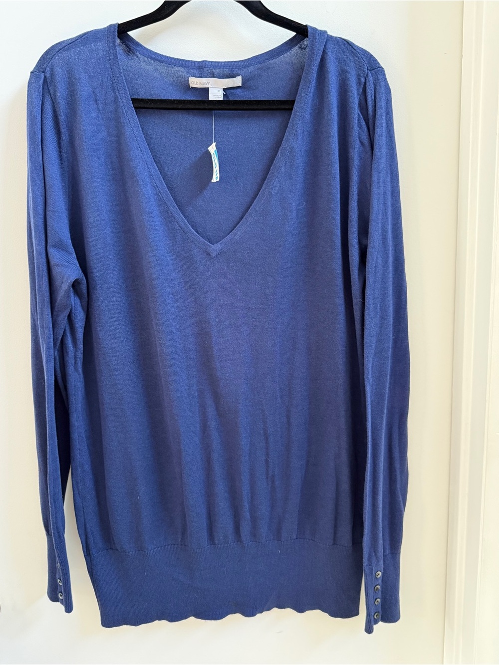 Old Navy Women’s V-Neck Sweater NWT